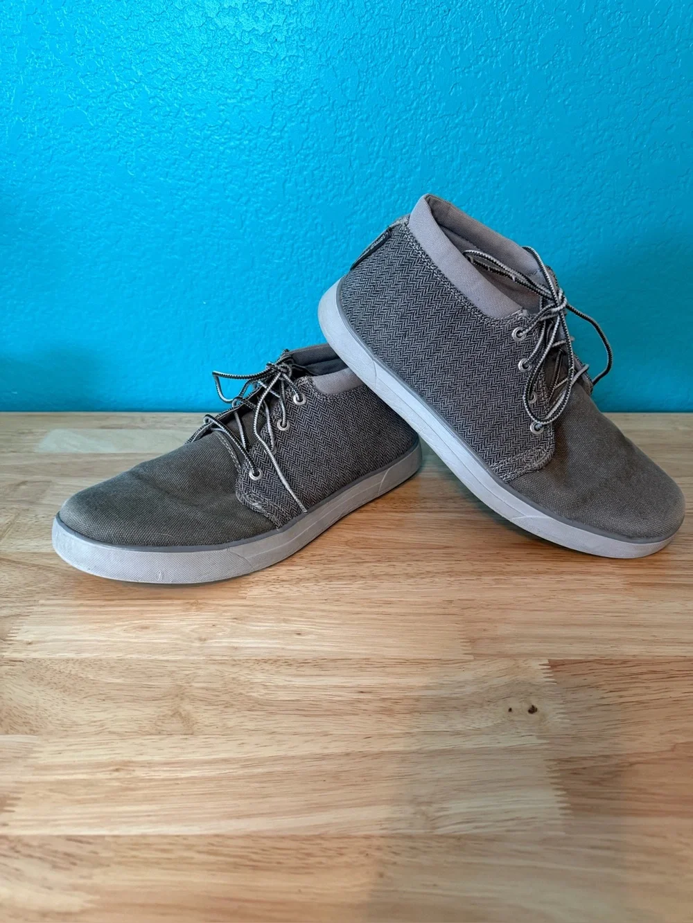Eddie Bauer Rivet Chukka Canvas Shoes in Chrome Gray, Size 10